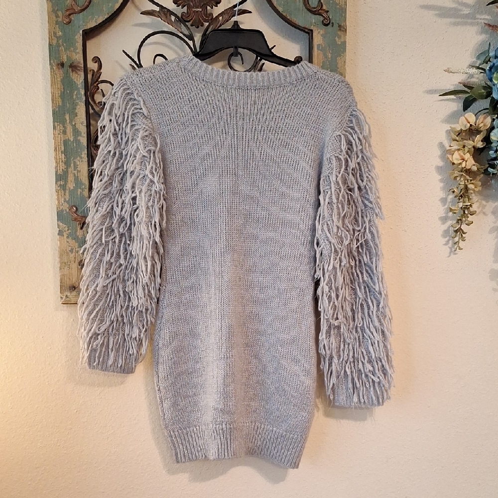 🔥🔥CLEARANCE🔥🔥 Light Gray Long Sleeve Sweater. Great Condition Size M - Picture 3 of 5